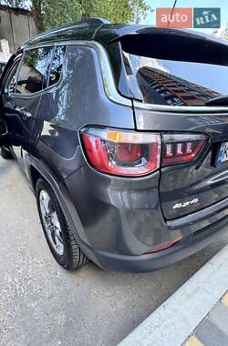 Внедорожник / Кроссовер Jeep Compass 2019 в 
