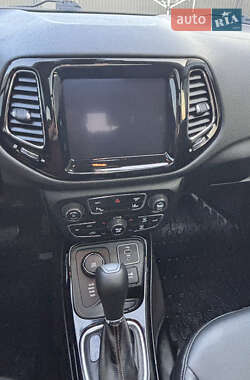 Внедорожник / Кроссовер Jeep Compass 2018 в 