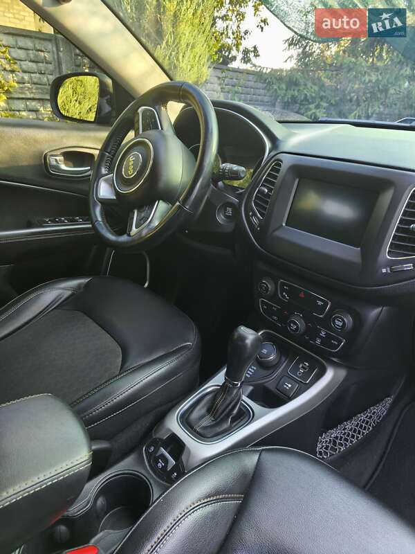 Внедорожник / Кроссовер Jeep Compass 2017 в Терновке