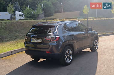 Внедорожник / Кроссовер Jeep Compass 2018 в 