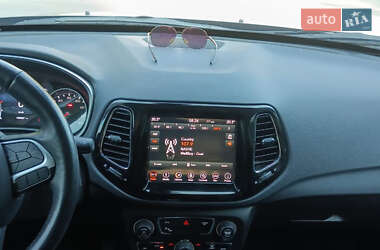 Внедорожник / Кроссовер Jeep Compass 2018 в 
