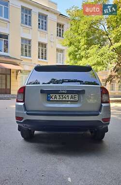 Внедорожник / Кроссовер Jeep Compass 2015 в 