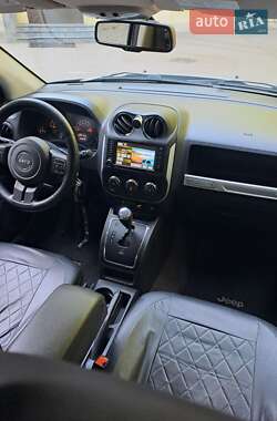 Внедорожник / Кроссовер Jeep Compass 2015 в 