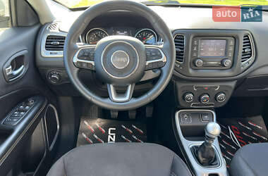 Внедорожник / Кроссовер Jeep Compass 2017 в 