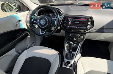 Внедорожник / Кроссовер Jeep Compass 2018 в 
