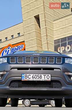 Внедорожник / Кроссовер Jeep Compass 2018 в 