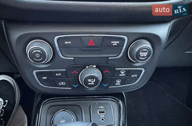 Внедорожник / Кроссовер Jeep Compass 2018 в 