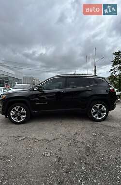 Внедорожник / Кроссовер Jeep Compass 2017 в 
