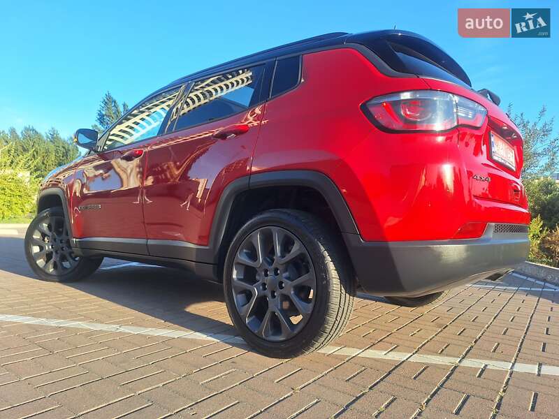 Внедорожник / Кроссовер Jeep Compass 2020 в Киеве