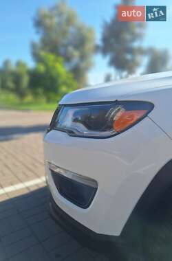 Внедорожник / Кроссовер Jeep Compass 2018 в 