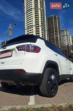 Внедорожник / Кроссовер Jeep Compass 2018 в 