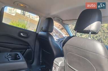 Внедорожник / Кроссовер Jeep Compass 2018 в 