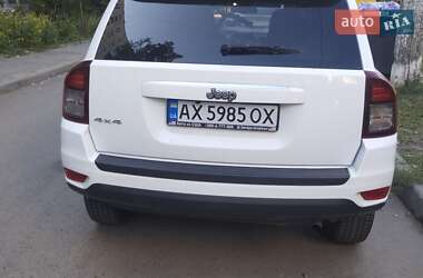 Внедорожник / Кроссовер Jeep Compass 2015 в 