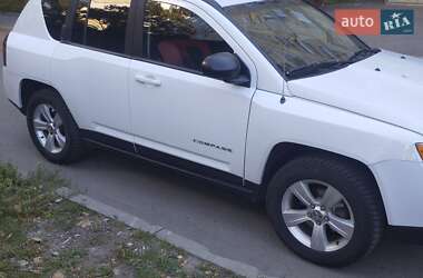 Внедорожник / Кроссовер Jeep Compass 2015 в 
