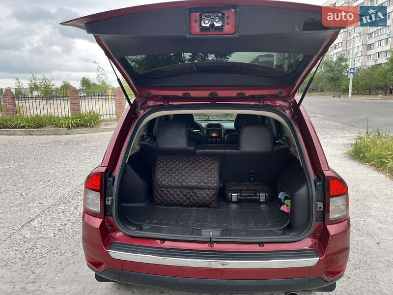Внедорожник / Кроссовер Jeep Compass 2013 в Каменском