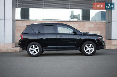 Внедорожник / Кроссовер Jeep Compass 2014 в 