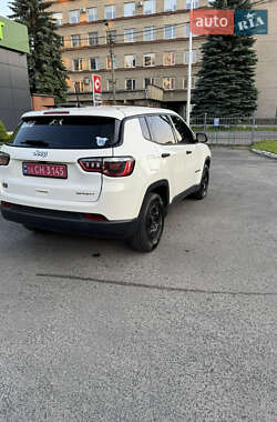 Внедорожник / Кроссовер Jeep Compass 2019 в 