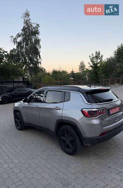 Внедорожник / Кроссовер Jeep Compass 2018 в 