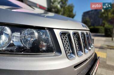 Внедорожник / Кроссовер Jeep Compass 2015 в 