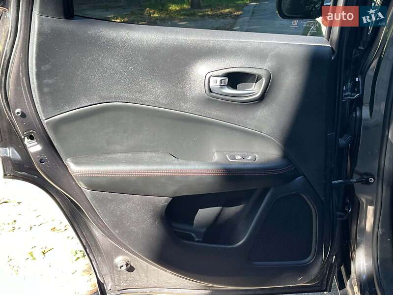 Внедорожник / Кроссовер Jeep Compass 2018 в Киеве фото 31 Внедорожник / Кроссовер Jeep Compass 2018 в Киеве