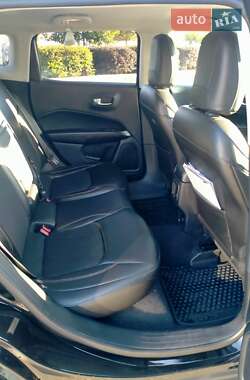 Внедорожник / Кроссовер Jeep Compass 2017 в 