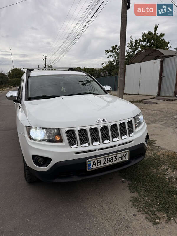 Внедорожник / Кроссовер Jeep Compass 2015 в 