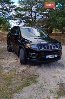 Внедорожник / Кроссовер Jeep Compass 2017 в 