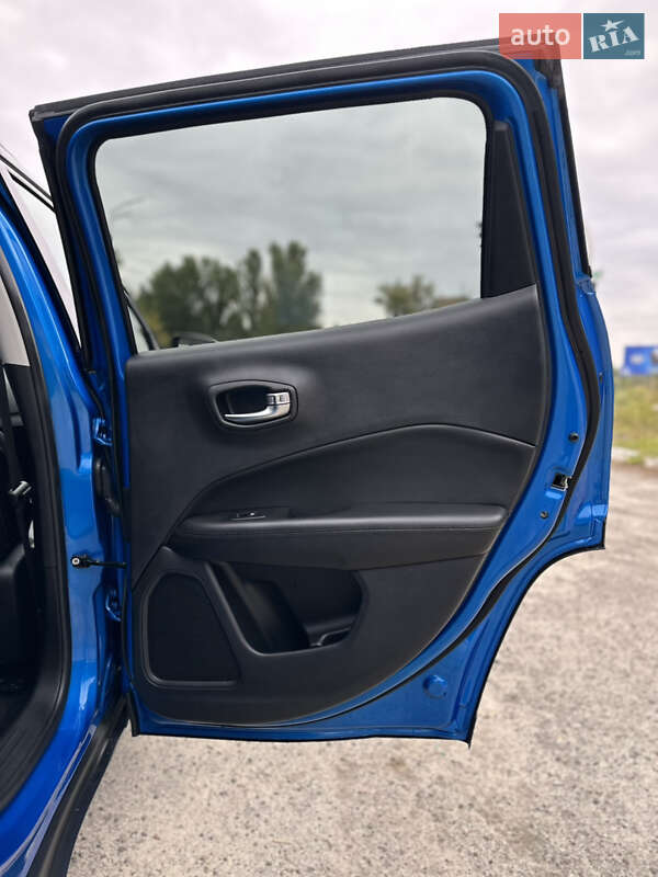 Внедорожник / Кроссовер Jeep Compass 2020 в Киеве