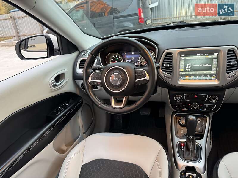 Внедорожник / Кроссовер Jeep Compass 2017 в Киеве