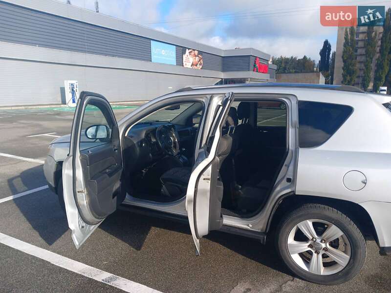 Внедорожник / Кроссовер Jeep Compass 2012 в Киеве