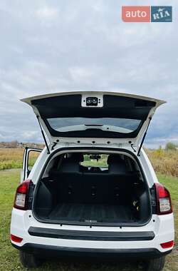 Внедорожник / Кроссовер Jeep Compass 2015 в 