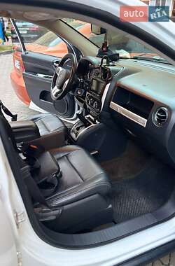 Внедорожник / Кроссовер Jeep Compass 2014 в 