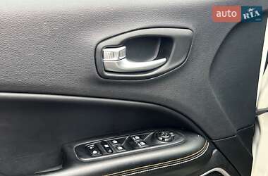 Позашляховик / Кросовер Jeep Compass 2017 в 
