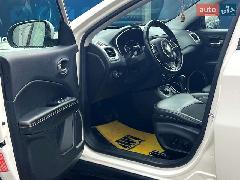 Внедорожник / Кроссовер Jeep Compass 2017 в Киеве