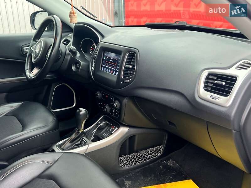 Внедорожник / Кроссовер Jeep Compass 2017 в Киеве