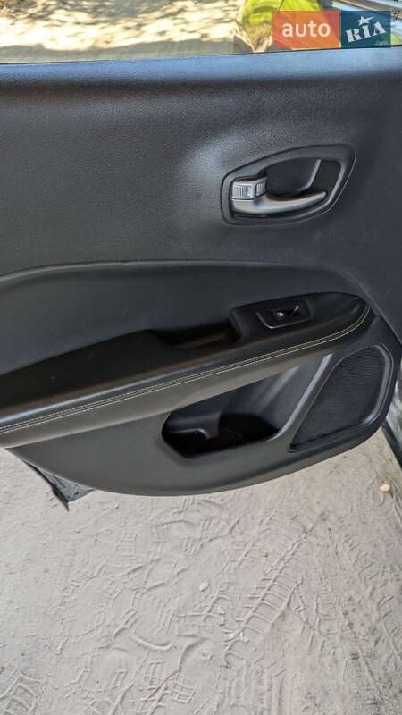 Внедорожник / Кроссовер Jeep Compass 2017 в Каменском