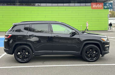 Внедорожник / Кроссовер Jeep Compass 2018 в 