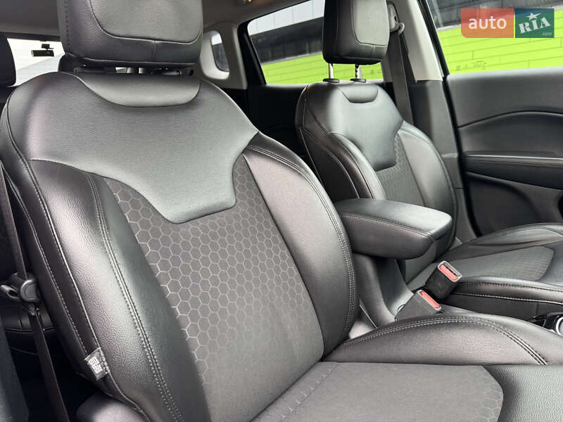 Позашляховик / Кросовер Jeep Compass 2018 в Києві фото 14 Позашляховик / Кросовер Jeep Compass 2018 в Києві