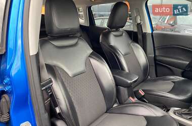 Внедорожник / Кроссовер Jeep Compass 2017 в 