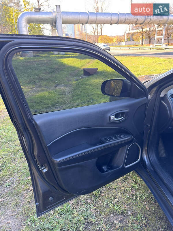 Позашляховик / Кросовер Jeep Compass 2018 в Києві фото 19 Позашляховик / Кросовер Jeep Compass 2018 в Києві