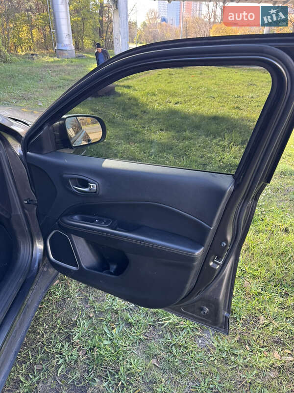 Позашляховик / Кросовер Jeep Compass 2018 в Києві фото 36 Позашляховик / Кросовер Jeep Compass 2018 в Києві