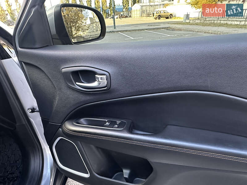 Внедорожник / Кроссовер Jeep Compass 2019 в Киеве