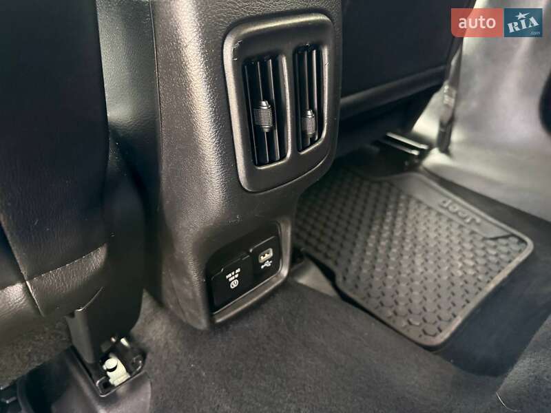 Позашляховик / Кросовер Jeep Compass 2020 в Києві фото 25 Позашляховик / Кросовер Jeep Compass 2020 в Києві