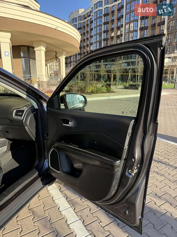 Внедорожник / Кроссовер Jeep Compass 2017 в Софиевской Борщаговке