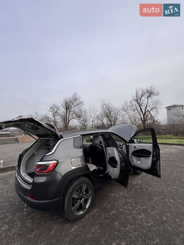 Внедорожник / Кроссовер Jeep Compass 2017 в Кривом Роге