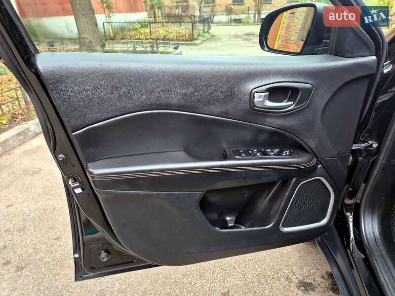 Внедорожник / Кроссовер Jeep Compass 2018 в Киеве фото 15 Внедорожник / Кроссовер Jeep Compass 2018 в Киеве