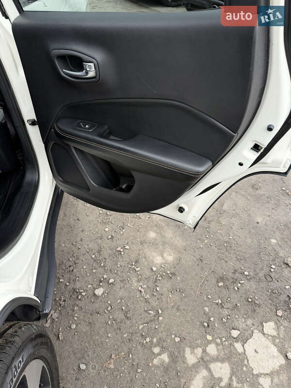 Внедорожник / Кроссовер Jeep Compass 2017 в Киеве