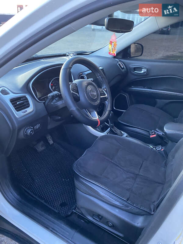 Внедорожник / Кроссовер Jeep Compass 2017 в Лохвице