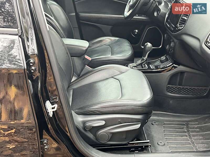 Внедорожник / Кроссовер Jeep Compass 2017 в Киеве