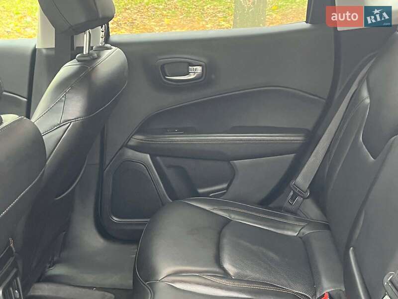 Внедорожник / Кроссовер Jeep Compass 2017 в Киеве